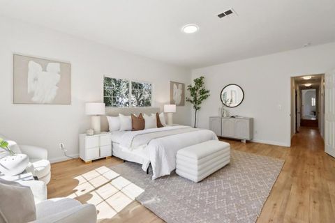 Tiny photo for 554 Fisk Avenue, San Jose, CA 95125 (MLS # ML82034996)