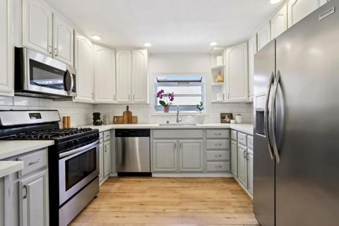 Tiny photo for 554 Fisk Avenue, San Jose, CA 95125 (MLS # ML82034996)