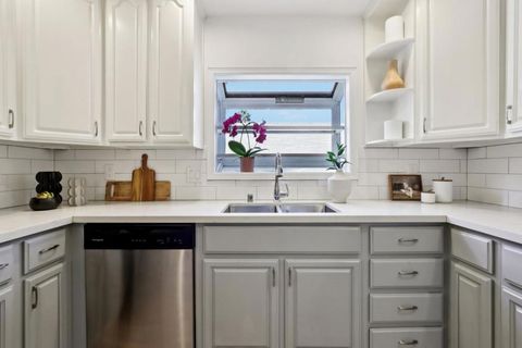 Tiny photo for 554 Fisk Avenue, San Jose, CA 95125 (MLS # ML82034996)