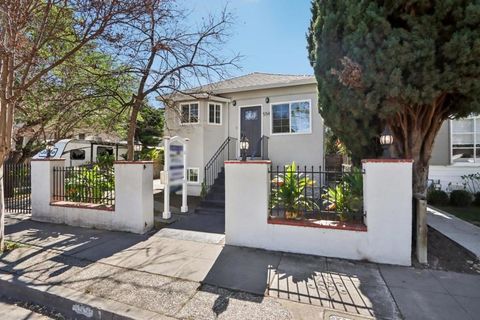 Tiny photo for 554 Fisk Avenue, San Jose, CA 95125 (MLS # ML82034996)
