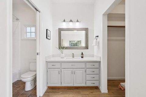 Tiny photo for 554 Fisk Avenue, San Jose, CA 95125 (MLS # ML82034996)