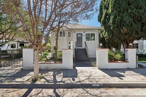 Tiny photo for 554 Fisk Avenue, San Jose, CA 95125 (MLS # ML82034996)