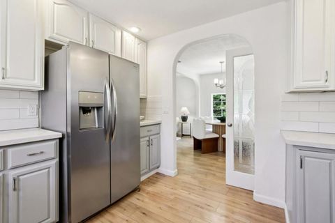 Tiny photo for 554 Fisk Avenue, San Jose, CA 95125 (MLS # ML82034996)