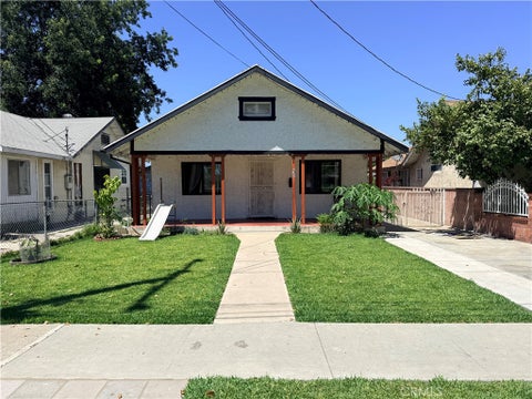 Photo of 3631 Randolph ST, Huntington Park, CA 90255 (MLS # DW26161120)
