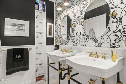 Tiny photo for 366 Court Avenue, Ventura, CA 93003 (MLS # V1-33922)