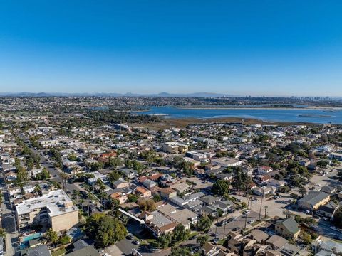 Photo of 1805 Thomas Ave Ave, San Diego, CA 92109 (MLS # 2600727SD)