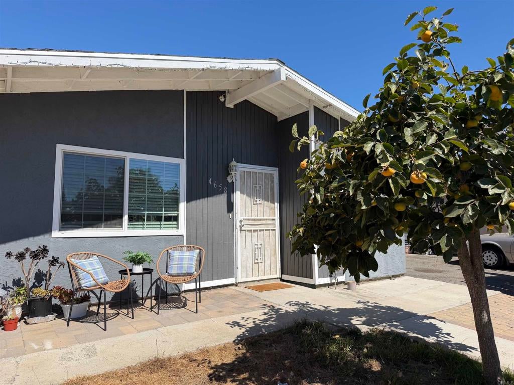 4658 Calle del Palo