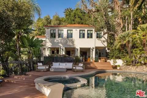 Photo of 1427 N Kings Road, West Hollywood, CA 90069 (MLS # 26669929)