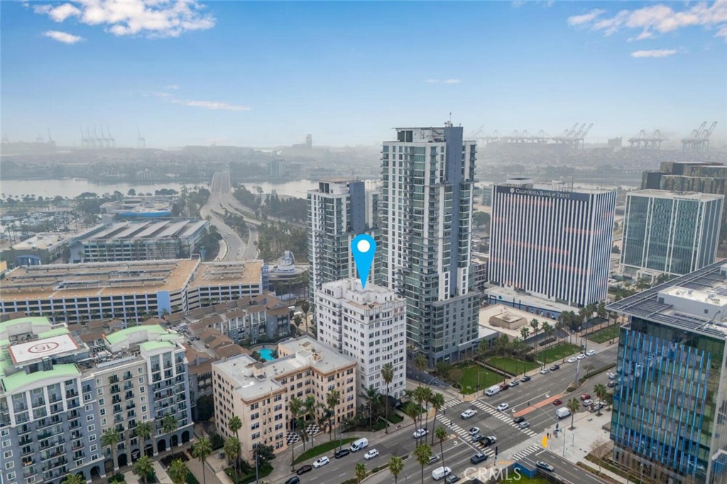 360 W Ocean 203