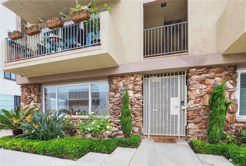Photo of 21 Alamitos Ave, Long Beach, CA 90802 (MLS # SW25247862) Photo of 21 Alamitos Ave, Long Beach, CA 90802 (MLS # SW25247862)