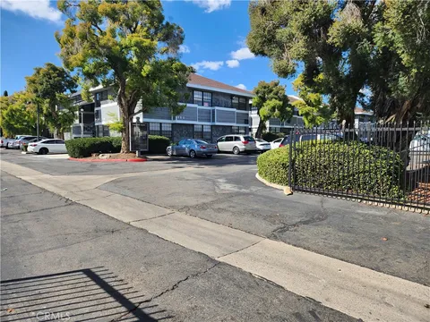 MLS: SR25276702