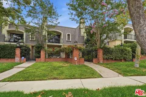 5889 Clinton Street, Los Angeles, CA 90004 - MLS#: 26850233