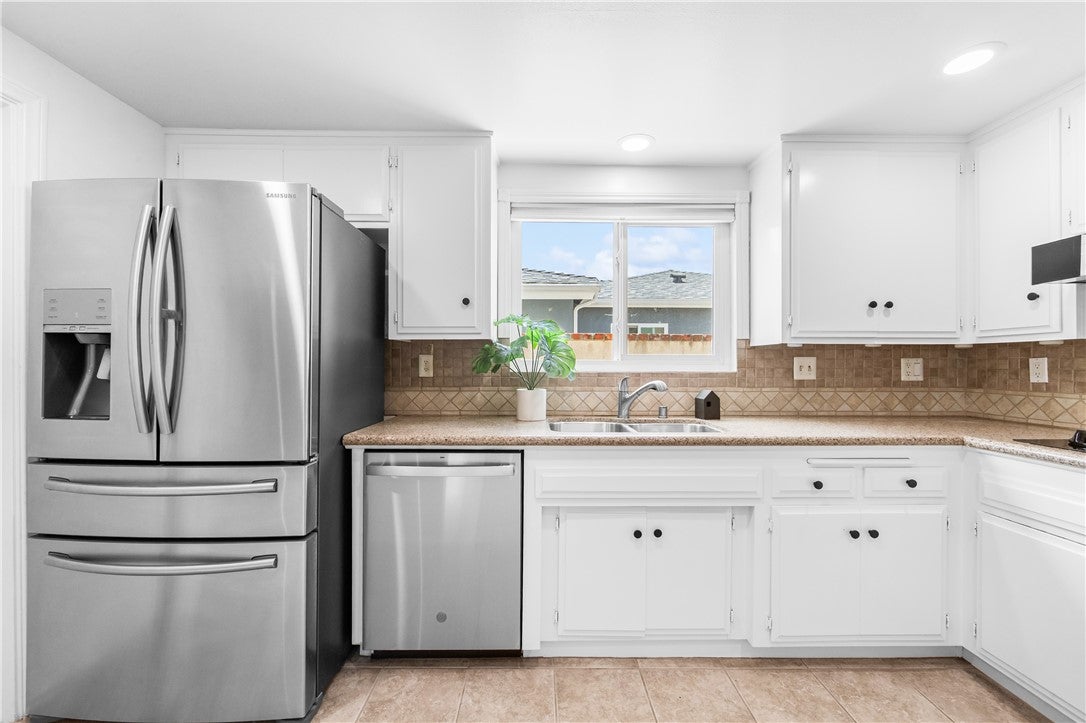 10441 Sunday, Huntington Beach CA 92646 - Photo 17