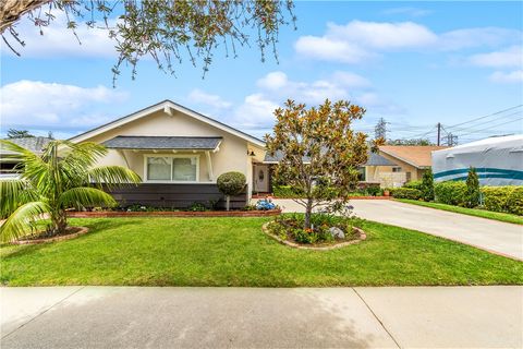 Tiny photo for 10441 Sunday DR, Huntington Beach, CA 92646 (MLS # OC26137426)