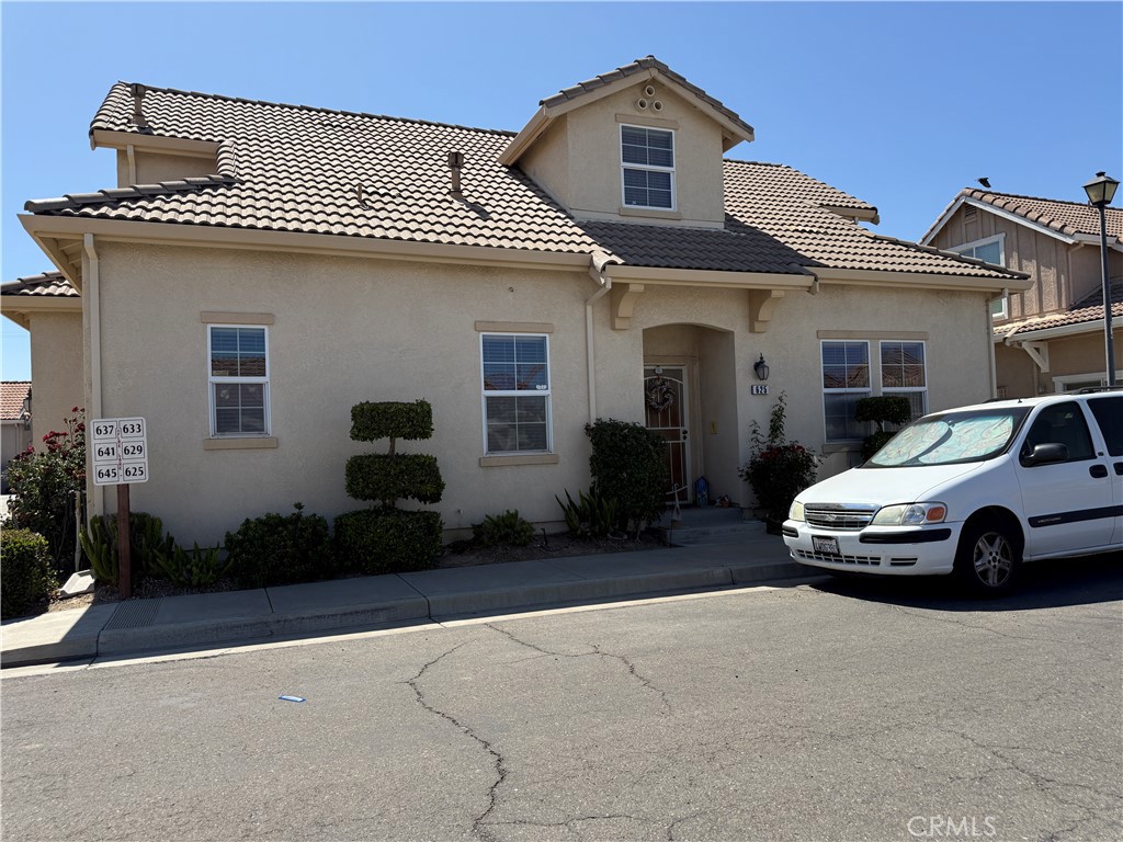 Comfort & Convenience in a Vibrant 55+ Community
Discover easy living in this well-maintained 2-bedroom, 2.5-bath home located in a desirable 55+ community. The primary suite is conveniently situated on the ground floor, o?ering privacy and ease of access. Upstairs, you'll find a spacious second bedroom, a full bathroom, and a versatile loft—perfect for a home o?ice, guest space, or reading nook.
Enjoy the convenience of a 2-car garage and low-maintenance living with access to a beautifully appointed clubhouse that includes a community room, pool, fitness center, and tennis court. Ideally located with quick access to shopping, dining, and major commuter routes.