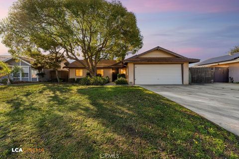 Photo of 913 Mcginley Ave, Bakersfield, CA 93308 (MLS # IV26009202)