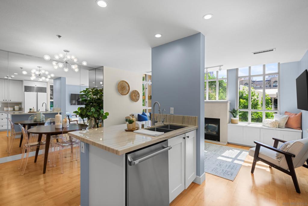 700 W W Harbor Dr 202