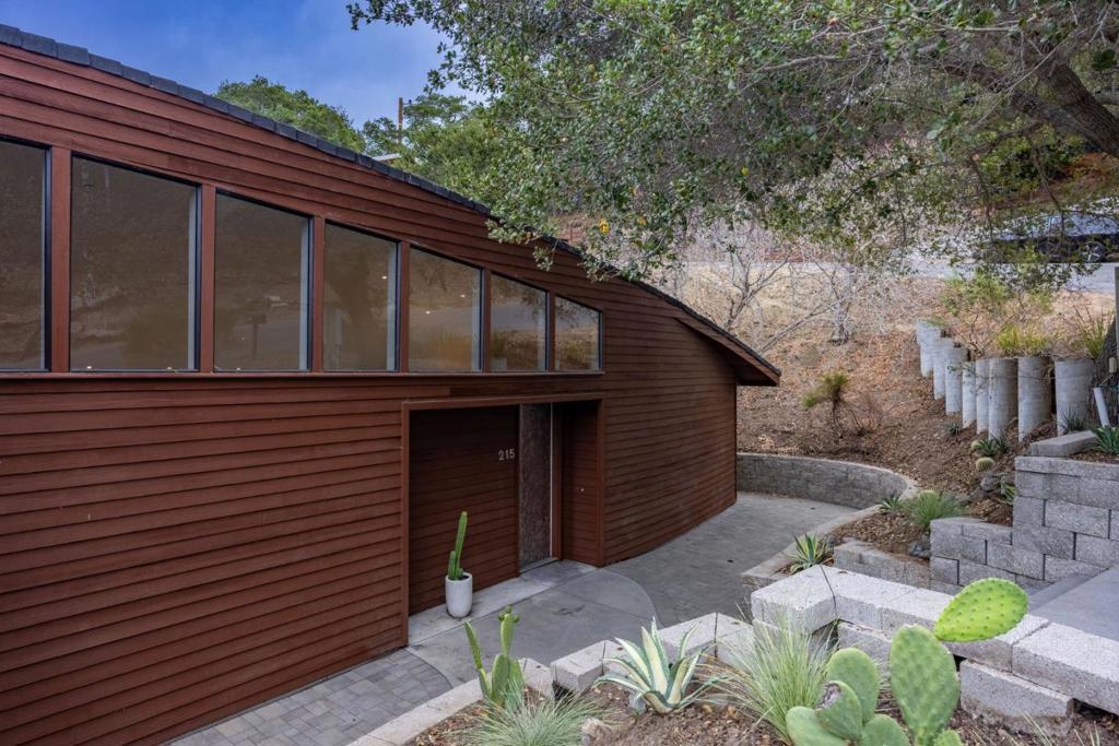 215 Winding Way