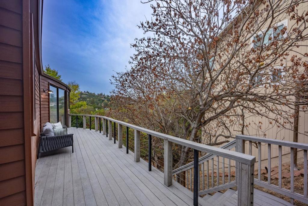 215 Winding Way
