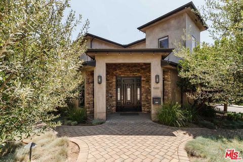 1602 Sunset Avenue Santa Monica CA 90405