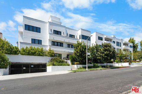 Photo of 853 S Lucerne Boulevard #202, Los Angeles, CA 90005 (MLS # 26729431)