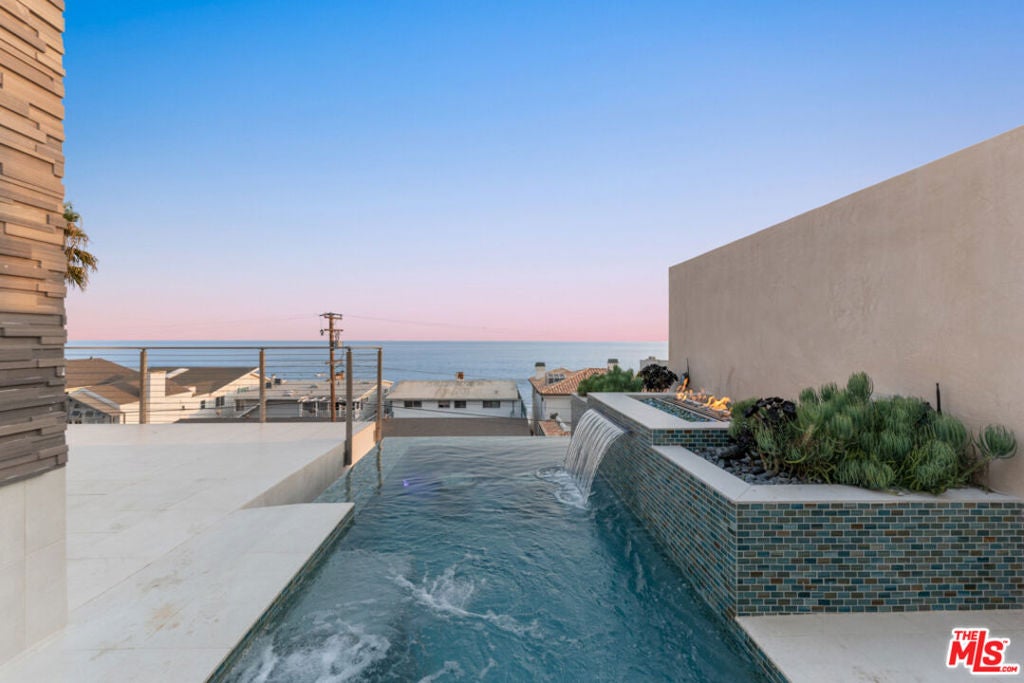 Photo of 25411 Malibu Road, Malibu, CA 90265 (MLS # 26850939)