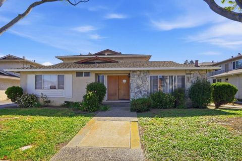 Photo of 504 Hawthorn Avenue, Sunnyvale, CA 94086 (MLS # ML82039410)