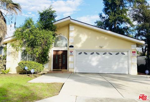 Photo of 5960 Topeka Drive, Los Angeles, CA 91356 (MLS # 26862545)
