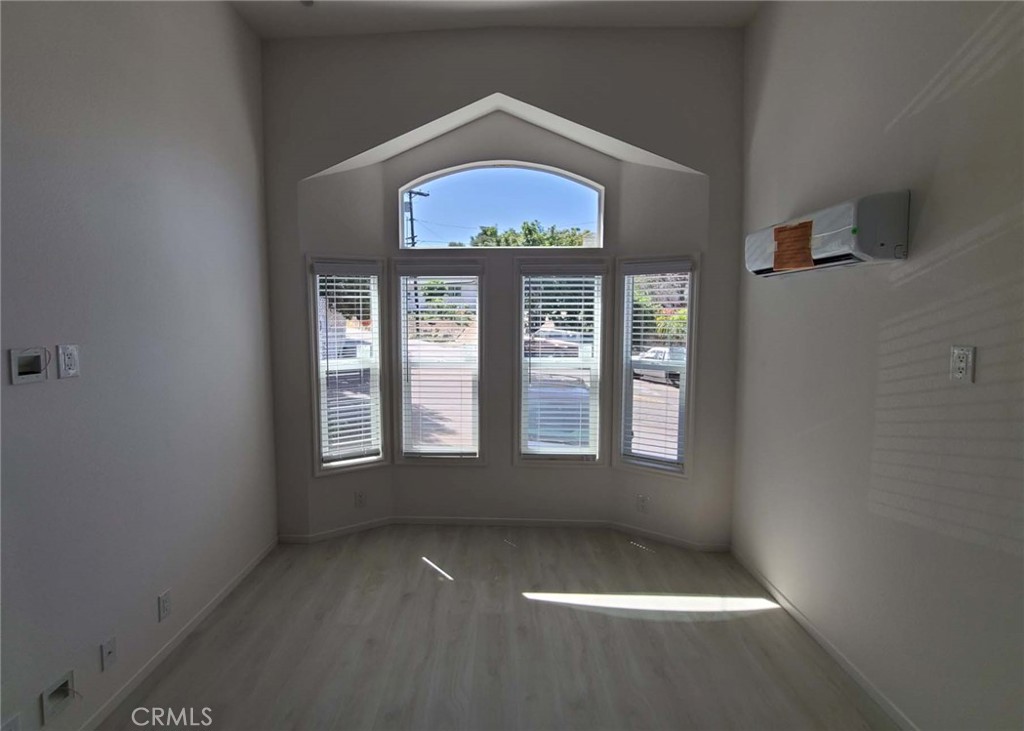 1045 E Vista Way 02