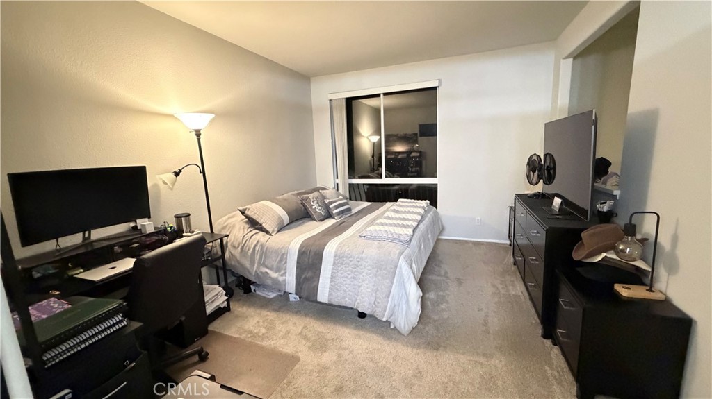 1047 S Gibraltar