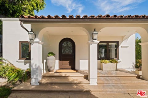 Photo of 548 Huntley Drive, Los Angeles, CA 90048 (MLS # 26103189)