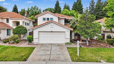 Photo of 184 Bald Eagle Dr Dr, Vacaville, CA 95688 (MLS # 41130761)