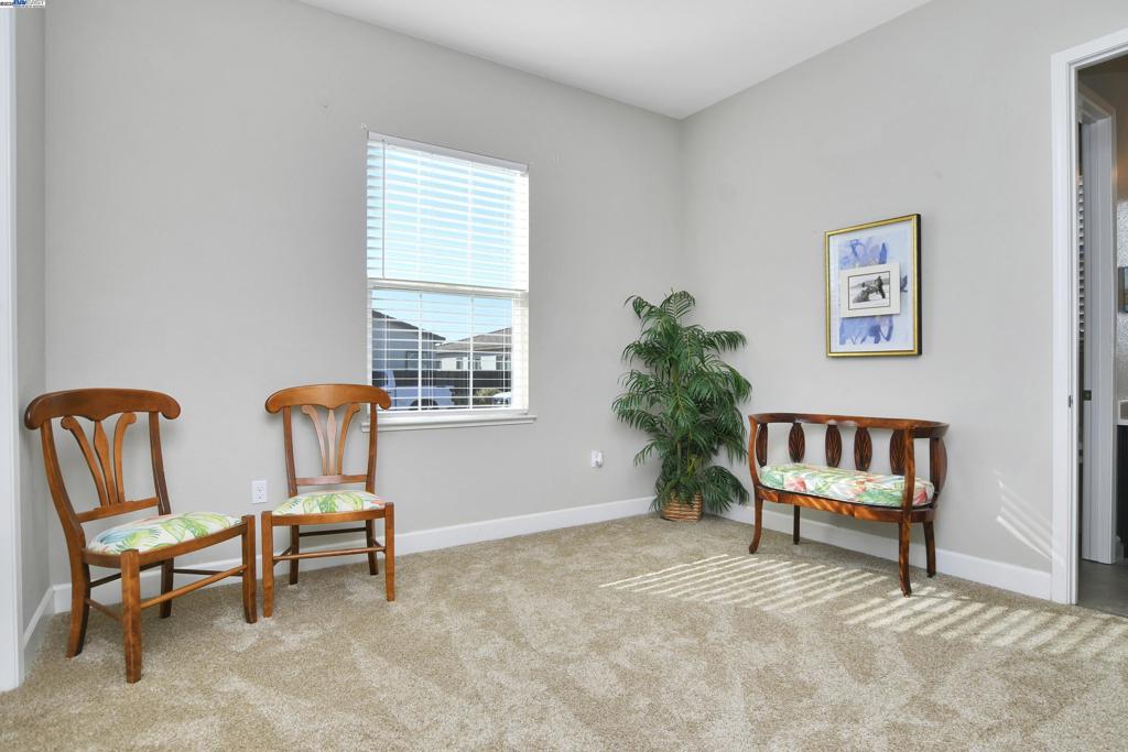 THE LAKES - Residential