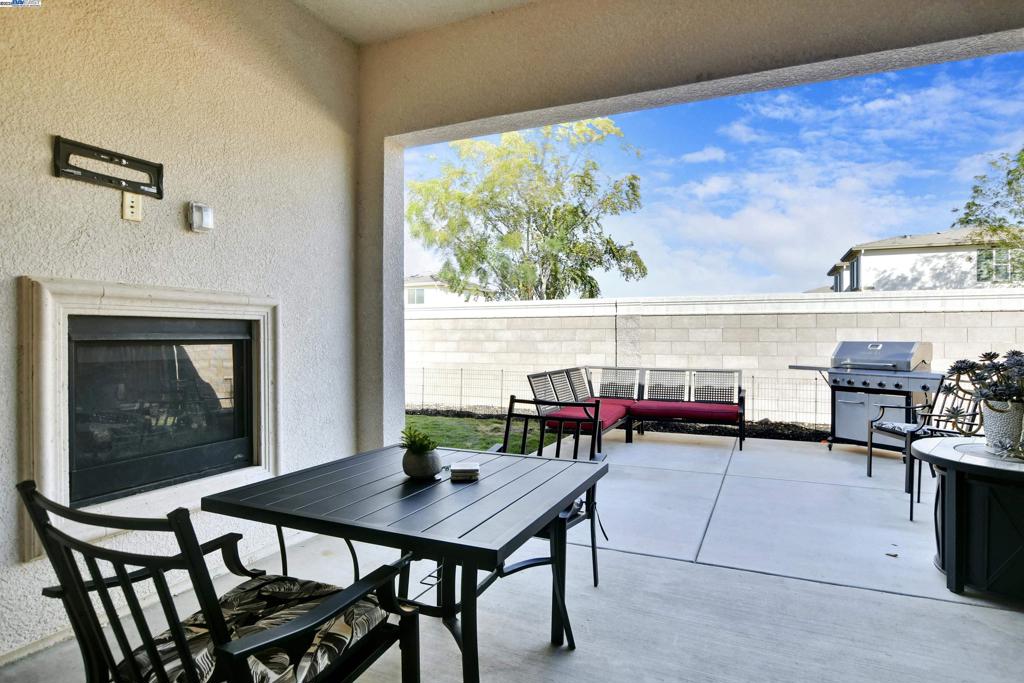 THE LAKES - Residential