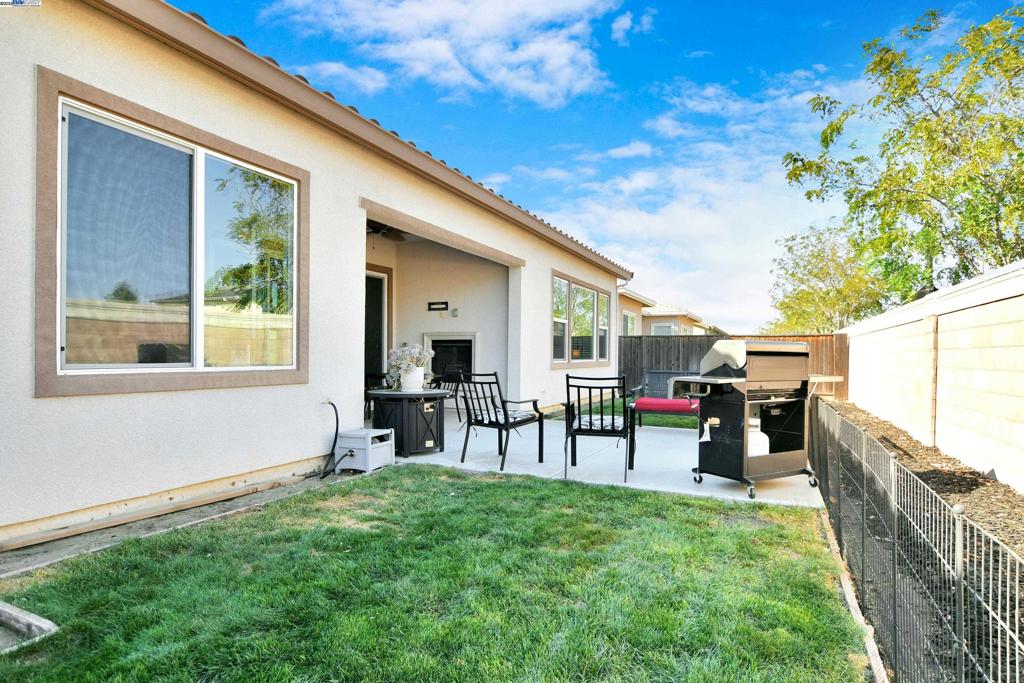 THE LAKES - Residential