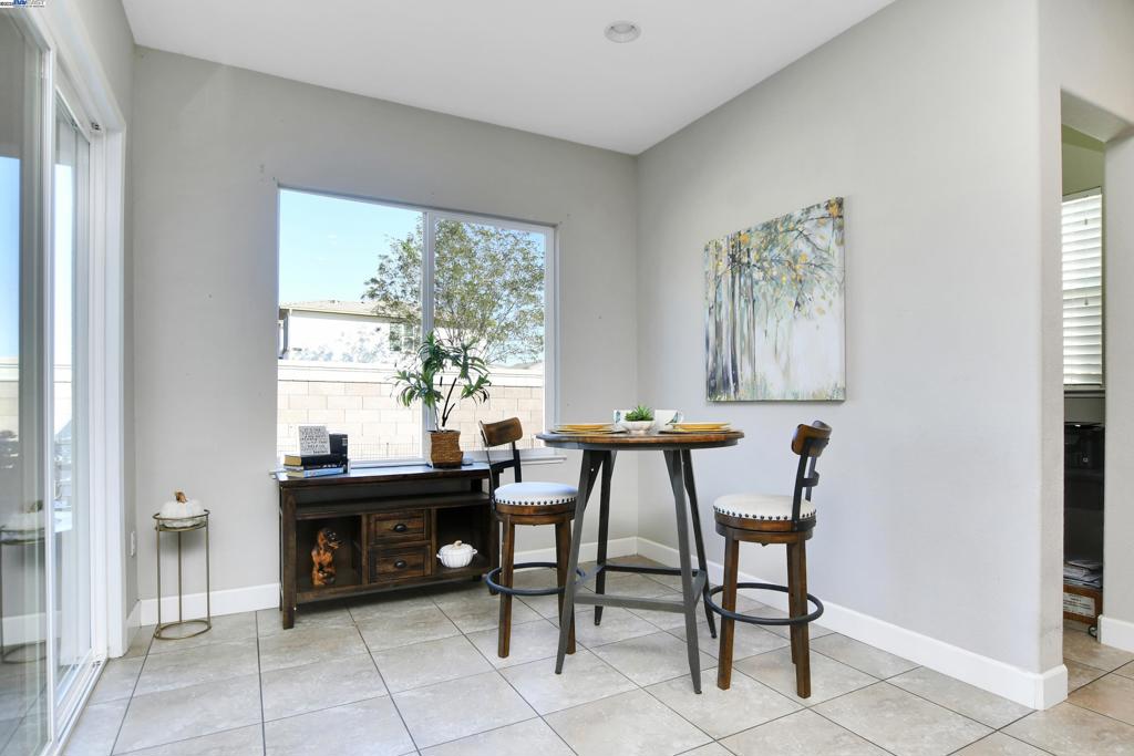 THE LAKES - Residential