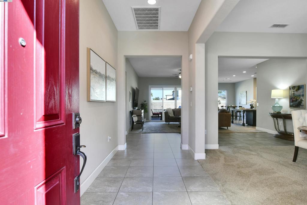 THE LAKES - Residential