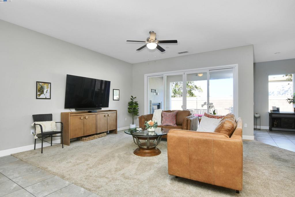 THE LAKES - Residential