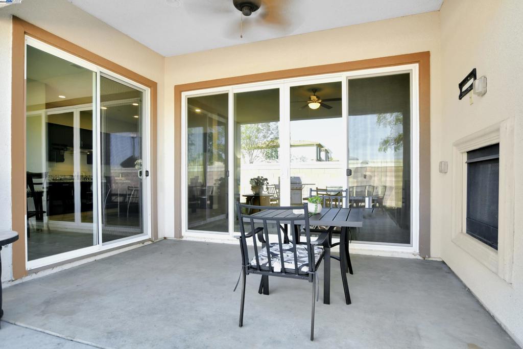 THE LAKES - Residential