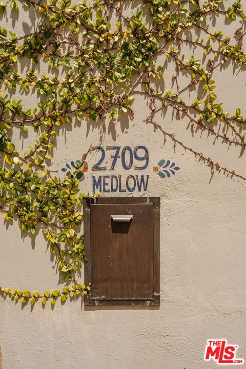 2709 Medlow Avenue
