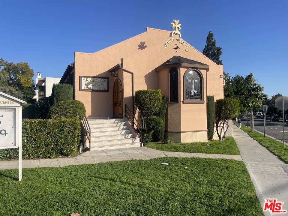Amazing church facility with a daycare / preschool / kindergarten included for sale. The daycare can accommodate 40 kids. It also comes with a commercial-grade kitchen. Located in the prime north Glendale area and is a great investment opportunity.