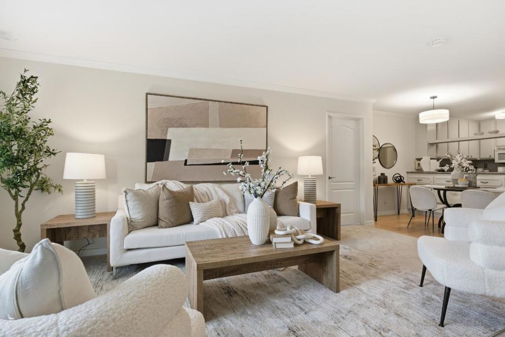 2140 Santa Cruz Avenue