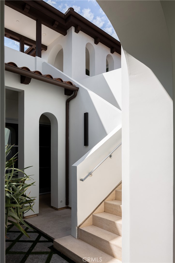 375 Santa Isabel Avenue