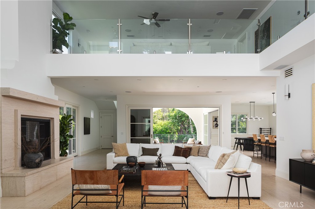 375 Santa Isabel Avenue