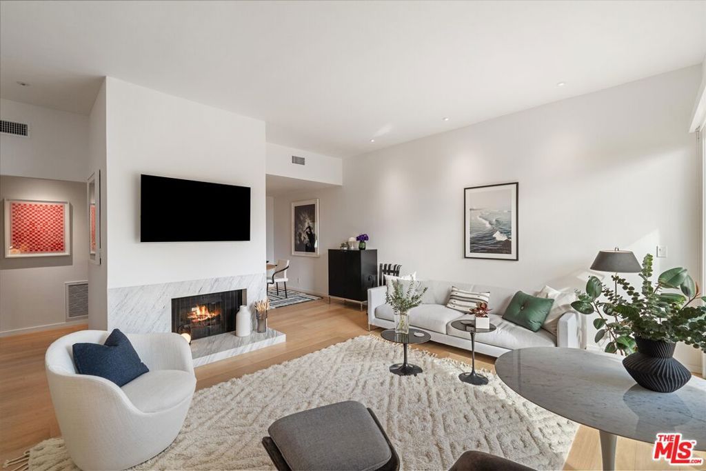Photo of 958 18th Street #5, Santa Monica, CA 90403 (MLS # 25611087)