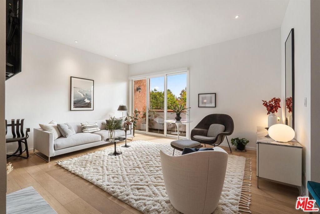 Photo of 958 18th Street #5, Santa Monica, CA 90403 (MLS # 25611087)