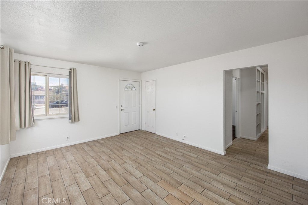 1609 De Anza