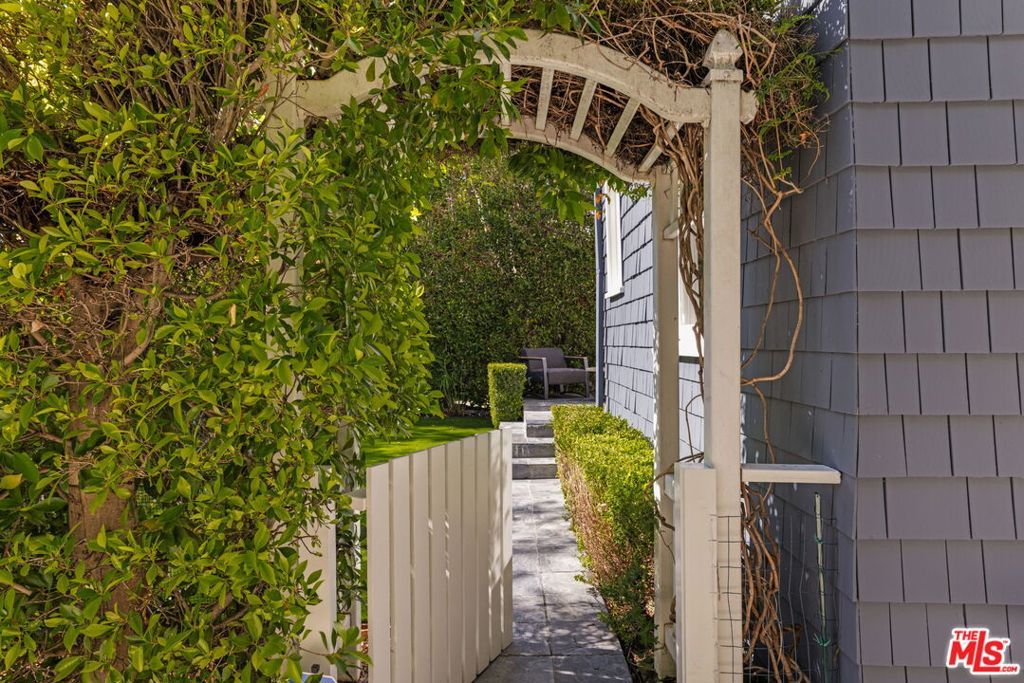 Photo of 8923 Dorrington Avenue, West Hollywood, CA 90048 (MLS # 26653949)