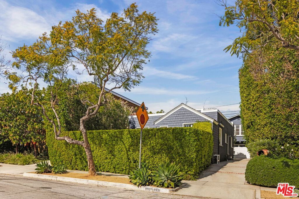 Photo of 8923 Dorrington Avenue, West Hollywood, CA 90048 (MLS # 26653949)