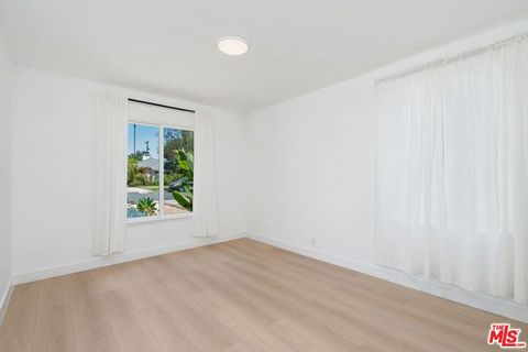 Tiny photo for 14348 Collins Street, Sherman Oaks, CA 91401 (MLS # 26848669)